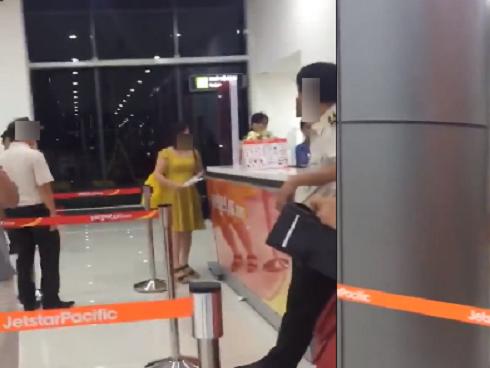 Nữ nhân viên Vietjet Air bị tát, đạp giữa sân bay Thanh Hóa-2