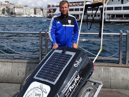 Chàng trai Đức đi bộ vòng quanh thế giới 'kinh hoàng khi qua đường ở Sài Gòn'