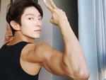 Sao Hàn 23/5: Lee Jun Ki 'gây bão' vì mặt học sinh nhưng thân hình võ sĩ