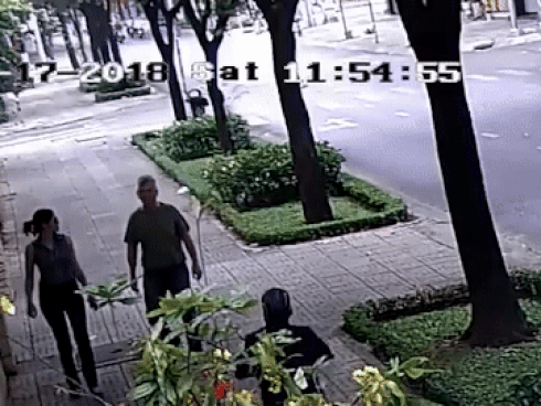 Nhân viên ngoại giao Nga bị giật dây chuyền giữa trung tâm Sài Gòn