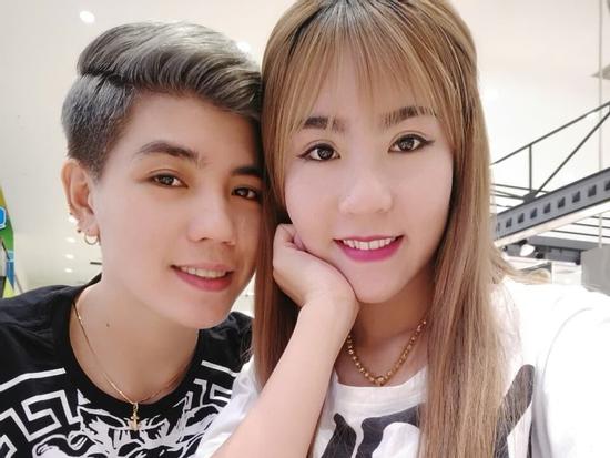 Cặp đôi đồng tính vừa gặp đã bén duyên, 5 năm sống thử và cái kết có hậu