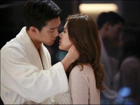 Nực cười chồng xung phong chở vợ hàng xóm đi làm rồi 'tiện thể' tạt luôn vào nhà nghỉ