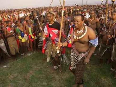 Kỳ lạ nơi kiểm tra trinh tiết nam nữ bằng cây sậy và nước tiểu