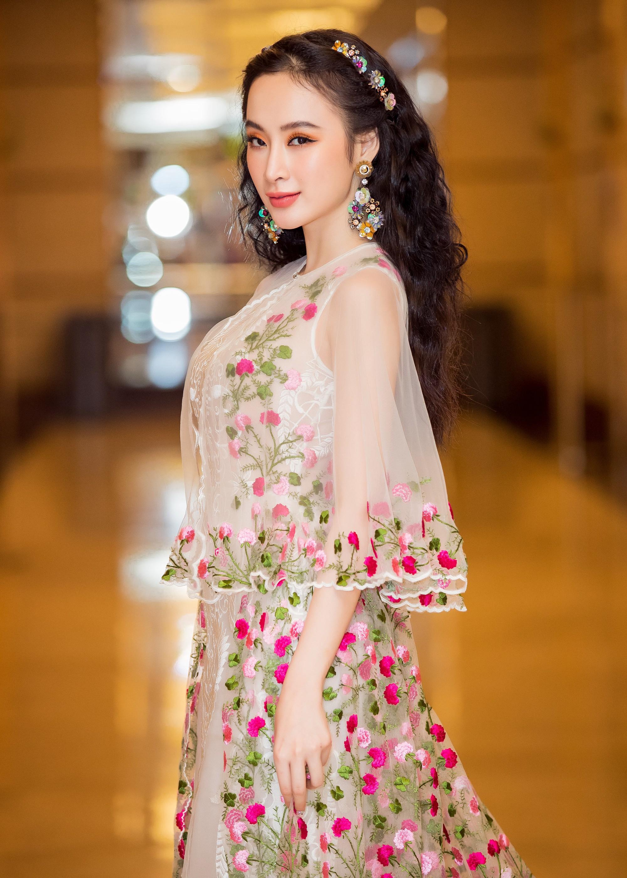 SAO MAKE OVER: Minh Hằng trang điểm quê mùa - Angela Phương Trinh xinh tựa công chúa-11