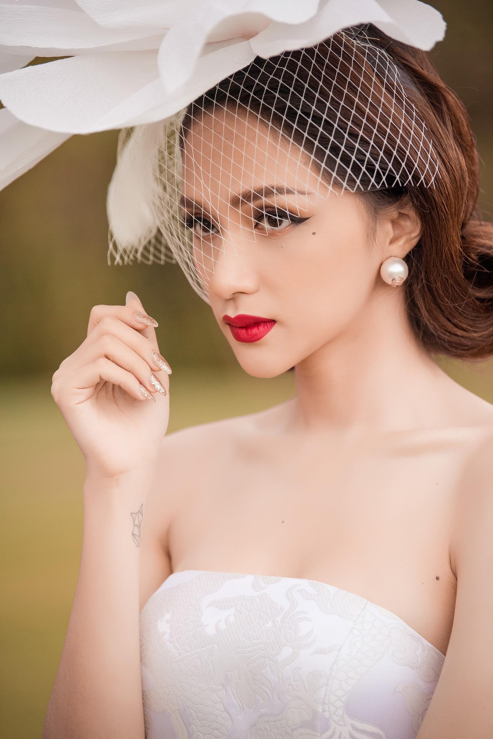 SAO MAKE OVER: Minh Hằng trang điểm quê mùa - Angela Phương Trinh xinh tựa công chúa-9