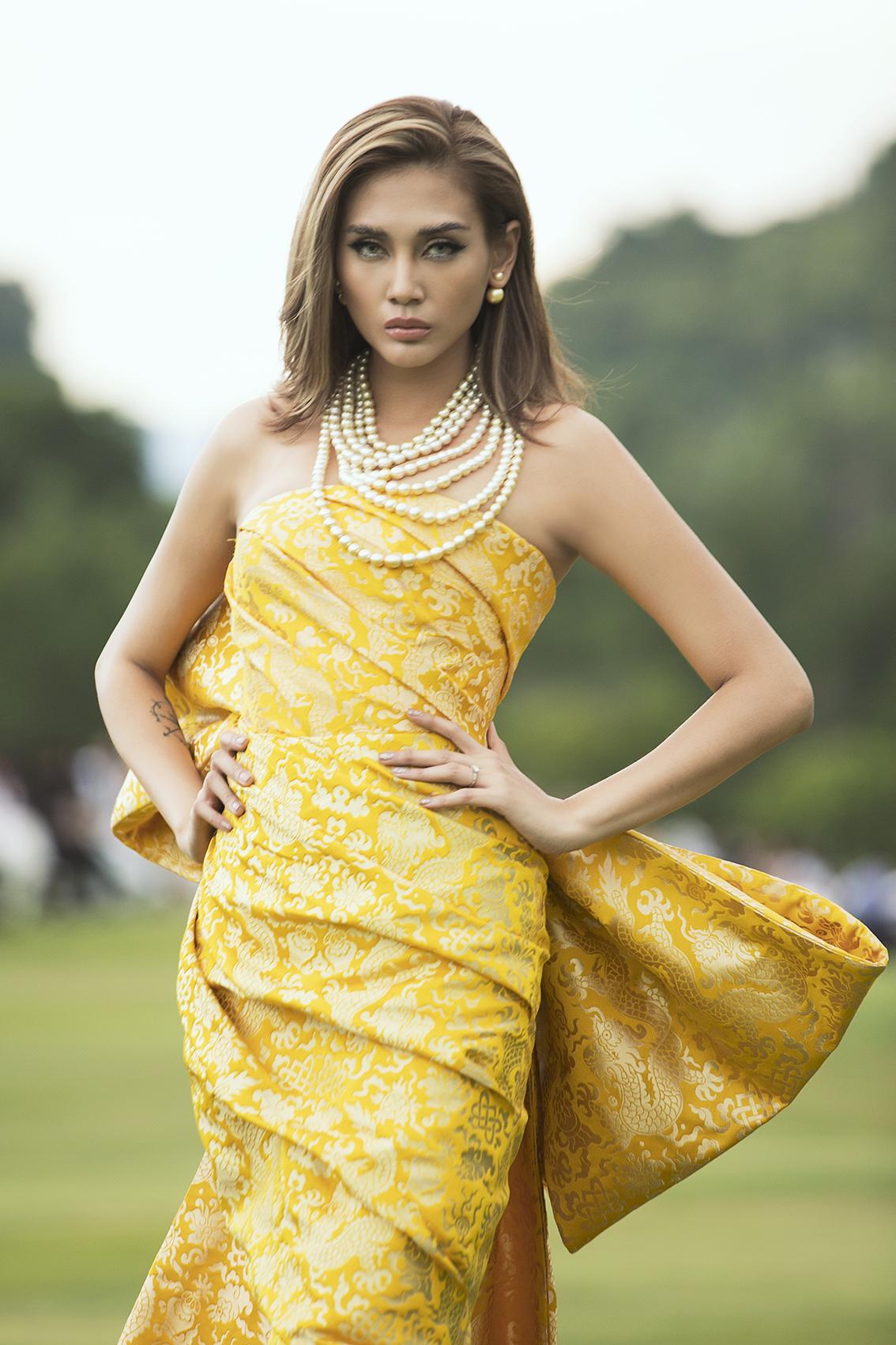 SAO MAKE OVER: Minh Hằng trang điểm quê mùa - Angela Phương Trinh xinh tựa công chúa-8