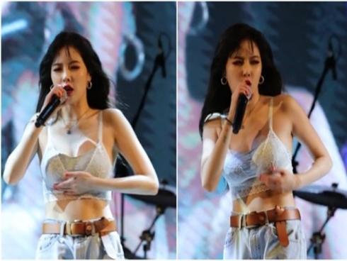 Đụng chạm vòng 1 quá tự nhiên, nữ hoàng sexy HyunA khiến netizen cũng phải ngượng ngùng