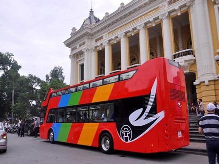Clip: Khách đi xe buýt 2 tầng ở Hà Nội nói gì về giá vé 300 nghìn?