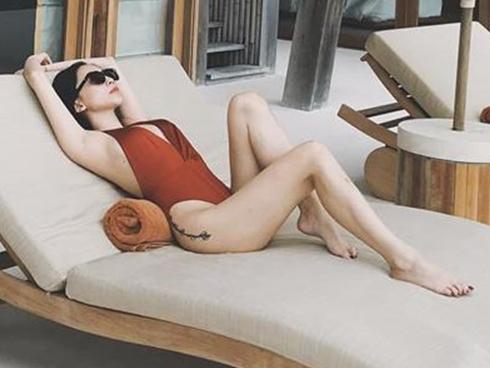 Tin sao Việt: Tóc Tiên phô diễn hình thể nuột nà với bikini