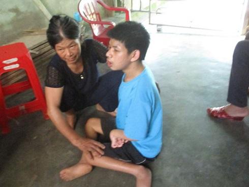 Những cô giáo quen với việc học sinh cắn, phi chổi vào người-9