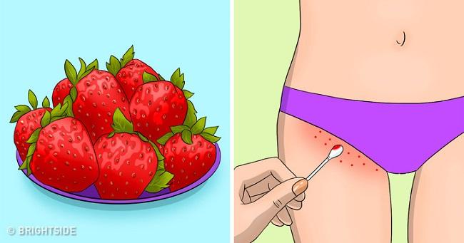 Dâu tây làm dịu vùng da vừa sử dụng dao cạo.:Sau khi cạo lông, vùng da của bạn có thể bị khó chịu, đau rát. Chỉ cần trộn hỗn hợp kem chua với dâu tây và đắp lên vùng da sau khi cạo khoảng 15 phút, bạn sẽ thấy vùng da đó nhanh chóng được làm dịu và không còn đau rát.