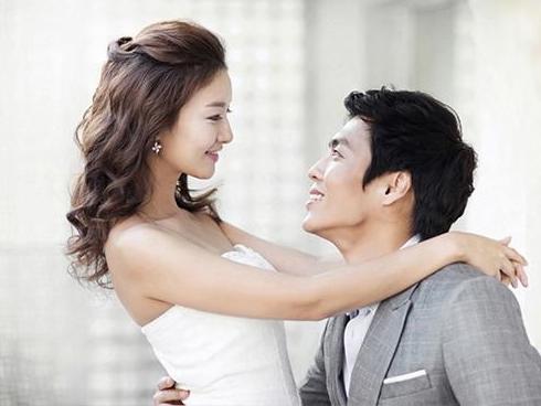 Nhờ 1 đêm mất điện tôi mới phát hiện ra bí mật động trời chồng che giấu bấy lâu nay