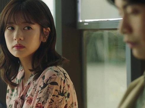 Bàng hoàng phát hiện chồng sắp cưới lưu ảnh bạn thân mặc đồ mát mẻ để… ngắm cho đỡ nhớ