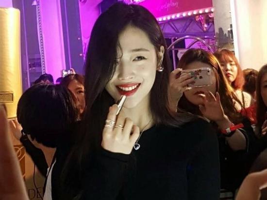 Loạt ảnh khẳng định Sulli là nhan sắc thần tượng hàng đầu xứ Hàn bất chấp chụp trộm hay 'dìm hàng'