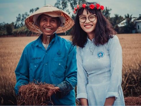 Nữ sinh Cần Thơ rạng rỡ bên người cha chưa từng đi họp phụ huynh