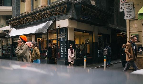 Hot girl Kiều Trinh nhớ về nước Úc.