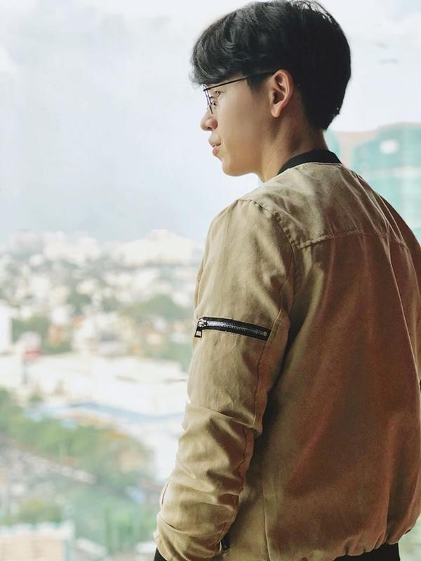 MC Quang Bảo than thở: "Nhìn về tương lai mà thấy sao sông rộng đường dài".