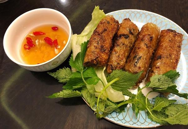 Đăng tải món ngon mẹ làm, hot mom hào hứng: "Đêm hôm còn ăn uống linh đình một mình. Mẹ yêu làm cho để trong tủ lạnh ăn dần".