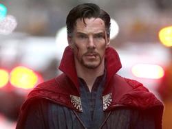 'Dr. Strange' Benedict Cumberbatch đánh bại 4 tên cướp trên đường phố
