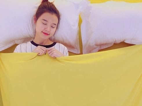 Midu 'đốn tim' fans với khoảnh khắc vừa ngủ vừa cười siêu dễ thương