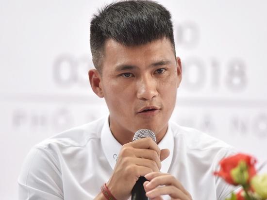 Công Vinh: 'Góc khuất làng bóng còn kinh khủng hơn, tôi chưa viết'