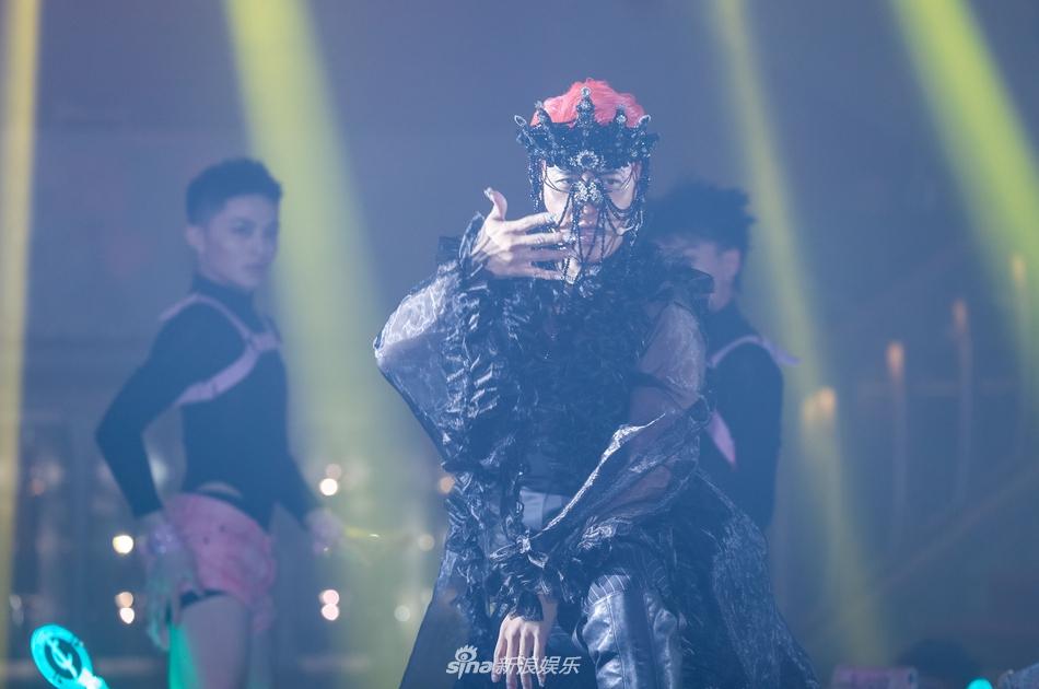 SAO MAKE OVER: Thiên Hương như bị đổ cả chảo dầu lên mặt - Lại Thanh Hương trang điểm giống hệt Halloween-8