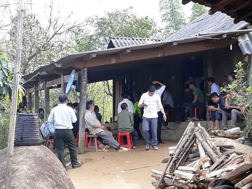 Lai Châu: Con trai ăn lá ngón tự vẫn vì không khuyên được bố ngừng bạo hành mẹ