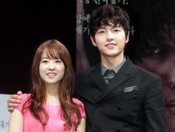 Sao Hàn 5/6: Song Joong Ki gửi lời chúc mừng 'tình cũ' Park Bo Young