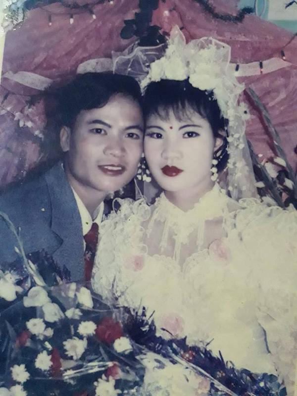 Bạn Trinh Chuột đăng tải ảnh bố mẹ tình cảm trong ngày cưới.