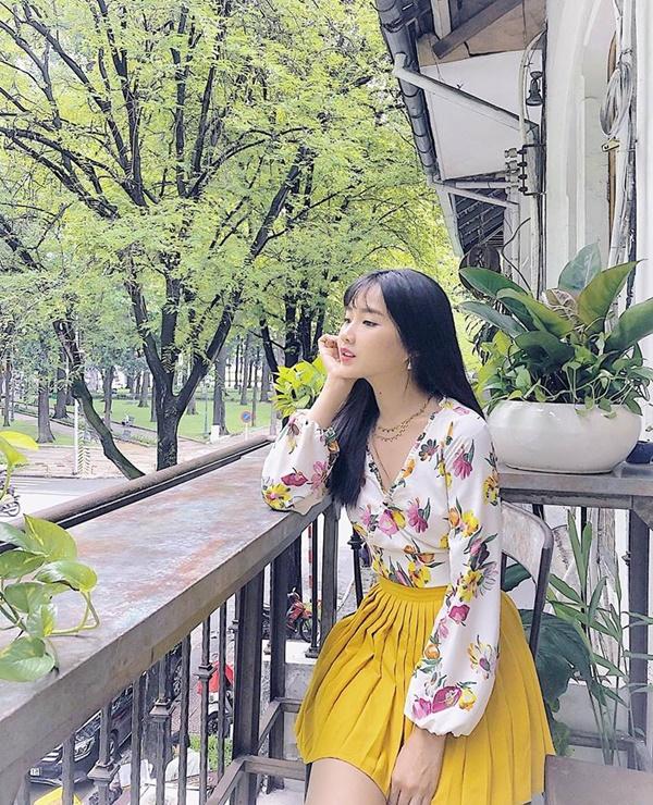 Kiều Trinh ngẫu hứng làm thơ: "Chiều hè ngồi ban công/ Không có ai ngóng trông".