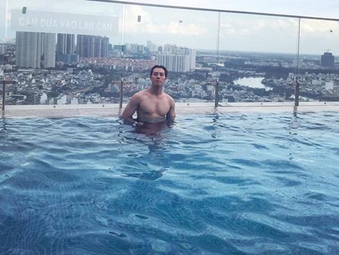 Phạm Anh Khoa bị quý ông Minh Tú rủ rê tập yoga sau scandal tình ái náo loạn showbiz-13