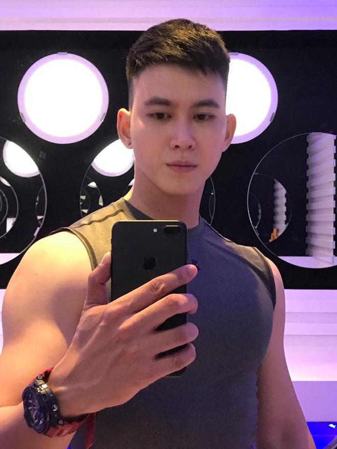 Gặp trai đẹp đồng tính với loạt clip mặt đơ khiến hội chị em xin link Facebook bất chấp giới tính-5
