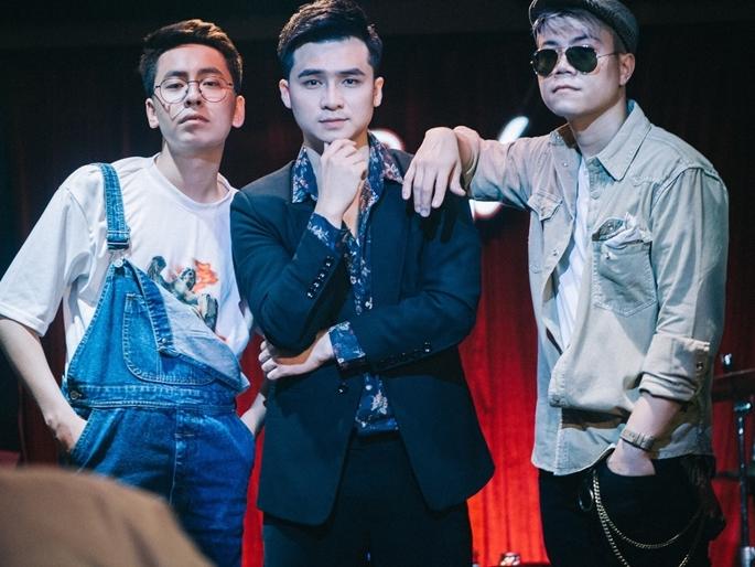 Đã lâu không gặp, Đinh Mạnh Ninh bỏ bùa người nghe khi hát live hit cũ ngọt lịm tim-1