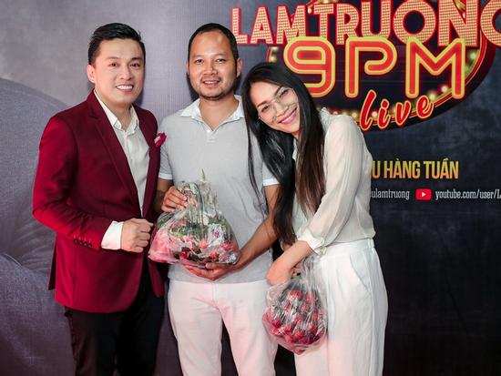 Lam Trường siêu đáng yêu mua 200kg vải tặng khách mời trong buổi công bố dự án âm nhạc tiền tỷ