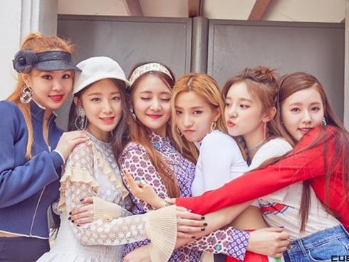 'Nhóm nhạc nữ quốc dân' TWICE bị đàn em vượt mặt
