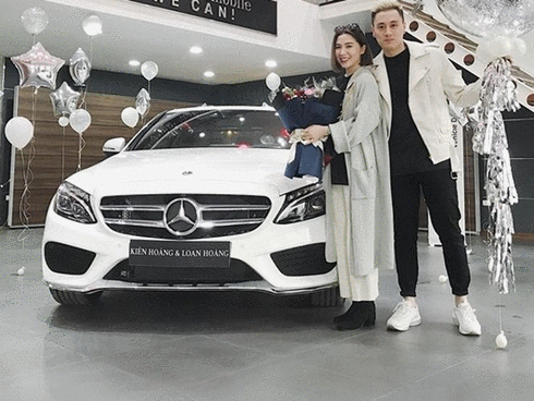 Tuổi đời còn trẻ nhưng nhiều hot girl Việt đã khoe tự mua được nhà rồi tậu luôn xế hộp