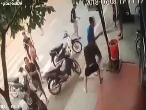 Chủ nhà bị chém đứt gân tay khi ngăn nhóm côn đồ đòi nợ