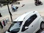 Clip: Cướp giật túi xách, kéo cô gái ngã văng ở Đồng Nai