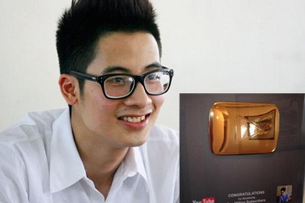 Jvevermind cũng là người Việt đầu tiên nhận nút play mạ vàng từ Youtube năm 2014. Cùng thời điểm, anh còn lọt vào danh sách 30 Under Việt Nam do tạp chí Forbes bình chọn.