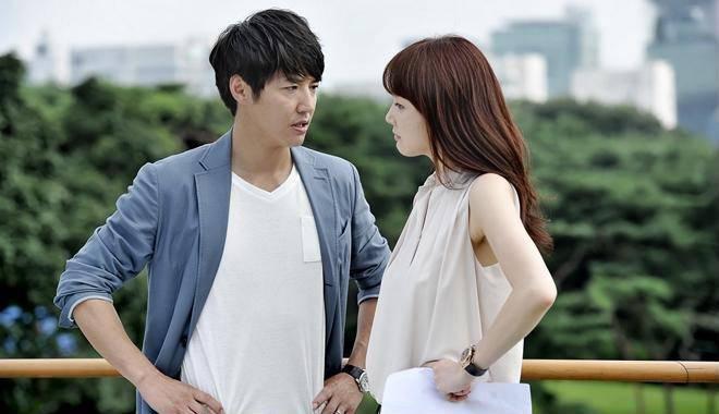 Cặp đôi cãi nhau vì chàng trai lưu ảnh người yêu cũ (Ảnh minh họa)