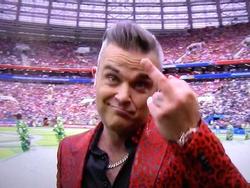 Robbie Williams bị cả thế giới ném đá vì dám làm điều này ngay trong lễ khai mạc World Cup 2018