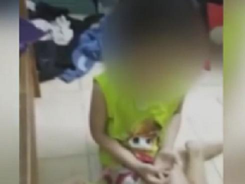 Xôn xao clip mẹ dạy con bằng cách tát chảy máu mũi: 'Tao sẽ không cho mày ăn cơm'