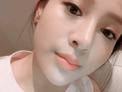 29 tuổi và 2 lần sinh nở, làn da 'mịn hơn em bé' của mẹ bỉm sữa Huyền Baby khiến nhiều cô gái trẻ chạy theo 'đứt dép'