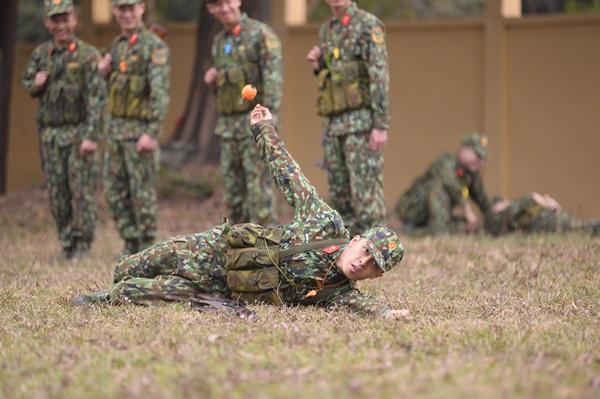 Ném lựu đạn sai cách, cả Tuấn Kiệt lẫn Hoàng Tôn ngác ngơ đến nỗi mất mạng rồi vẫn không hiểu vì sao-1