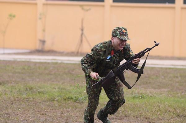 Ném lựu đạn sai cách, cả Tuấn Kiệt lẫn Hoàng Tôn ngác ngơ đến nỗi mất mạng rồi vẫn không hiểu vì sao-4
