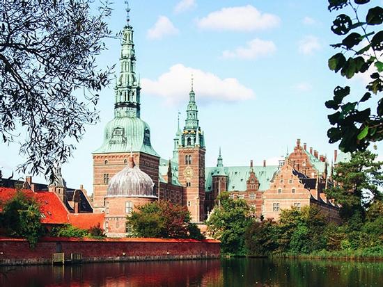 Các cầu thủ Đan Mạch có quê hương đẹp bình yên và rực rỡ sắc màu thế này đây