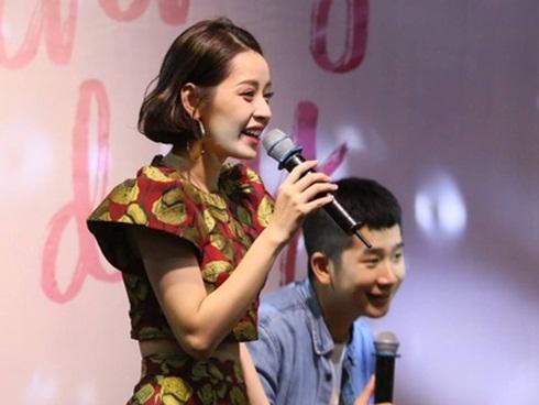 Chi Pu hát lệch tông, lộ nhiều khuyết điểm trong buổi fanmeeting