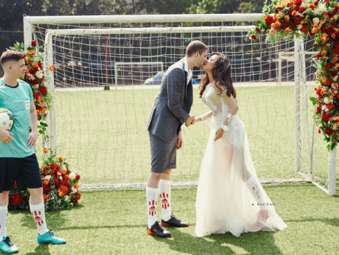 'Chất phát ngất' trước bộ ảnh cưới bắt trend 'World Cup 2018' của cô dâu Việt và chú rể Pháp