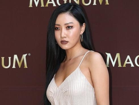 BXH thương hiệu thành viên girlgroup: Hwasa (Mamamoo) vượt dàn mỹ nhân nhờ… khoe mặt mộc và ăn lòng nướng