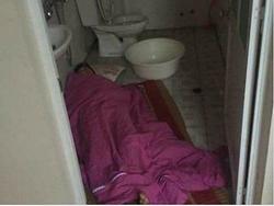 Khoe 'chiến công' cho chồng say rượu nằm gọn trong phòng vệ sinh, vợ trẻ bị ném đá dữ dội